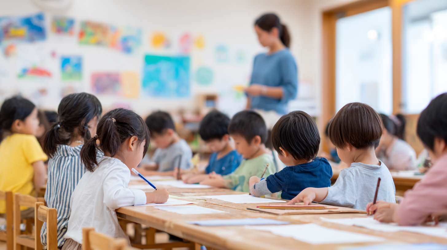 保育園で遊ぶ子どもたち